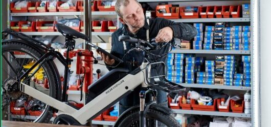 Guía de Mantenimiento para tu Patineta o Bicicleta Eléctrica en Bogotá: 5 Pasos Clave para Evitar el Taller