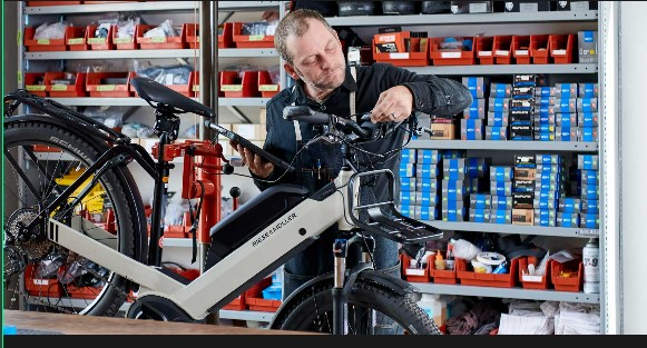 Guía de Mantenimiento para tu Patineta o Bicicleta Eléctrica en Bogotá: 5 Pasos Clave para Evitar el Taller